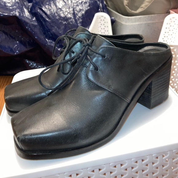 Intentionally _____ Blank black leather mules size10 - Picture 9 of 9